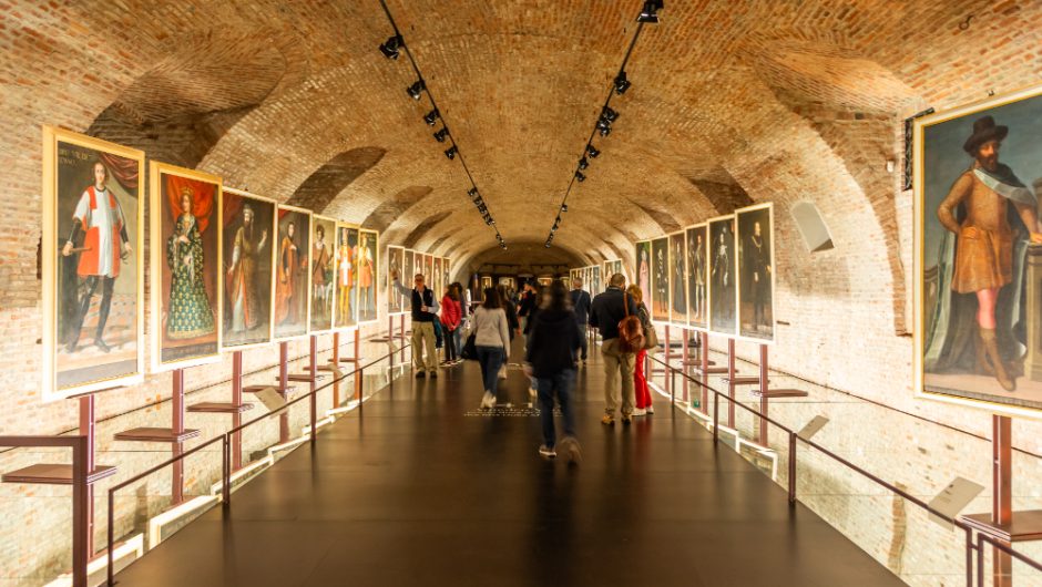 Sala Palatului: O privire asupra interiorului acestui monument cultural